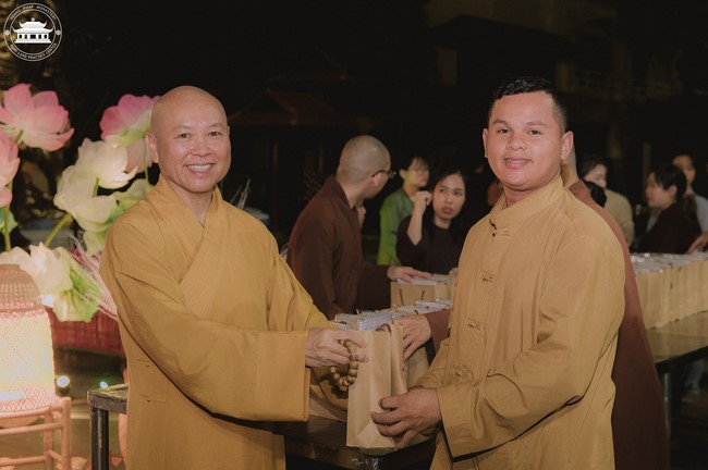 The 6th gratitude ceremony to disciples