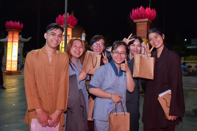 The 6th gratitude ceremony to disciples