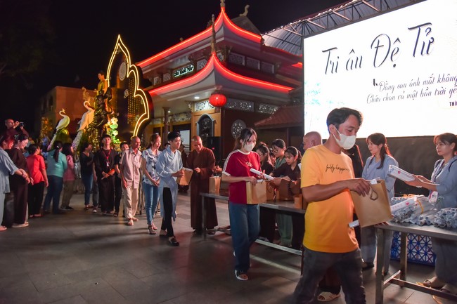 The 6th gratitude ceremony to disciples