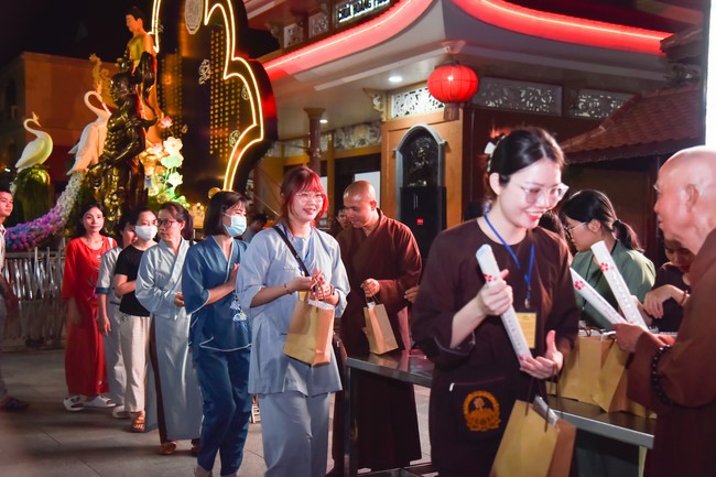 The 6th gratitude ceremony to disciples