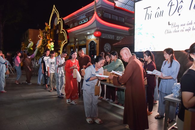 The 6th gratitude ceremony to disciples
