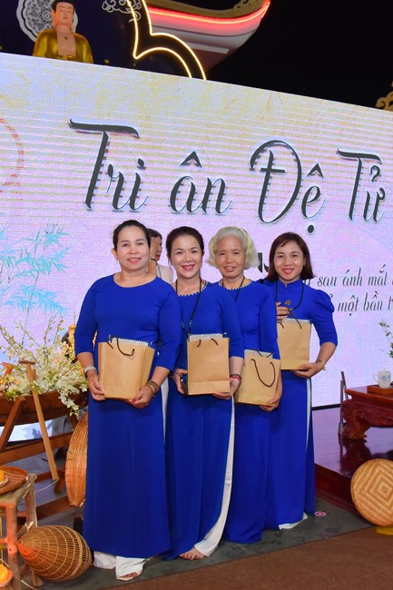 The 6th gratitude ceremony to disciples