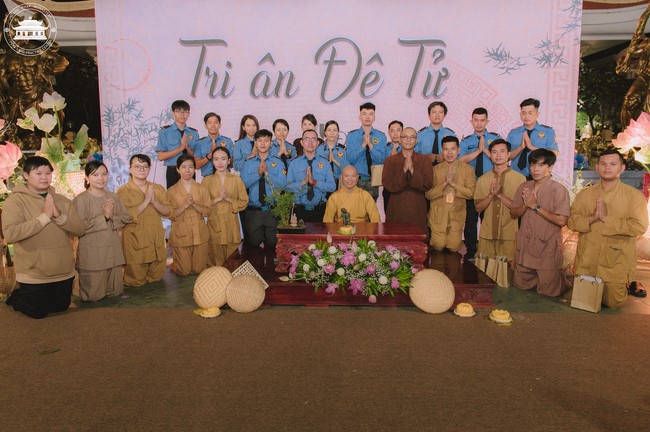 The 6th gratitude ceremony to disciples