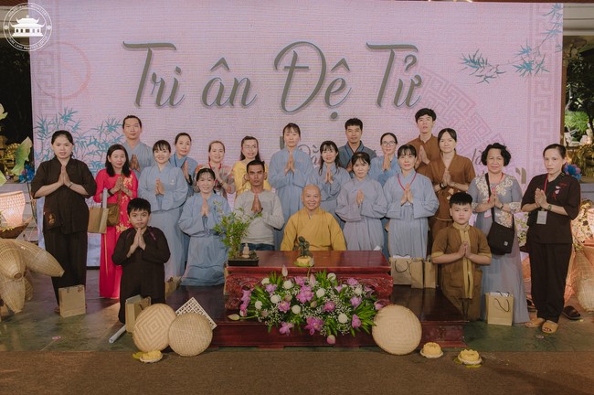 The 6th gratitude ceremony to disciples