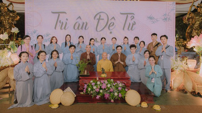 The 6th gratitude ceremony to disciples