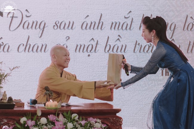 The 6th gratitude ceremony to disciples