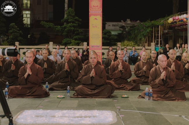 The 6th gratitude ceremony to disciples
