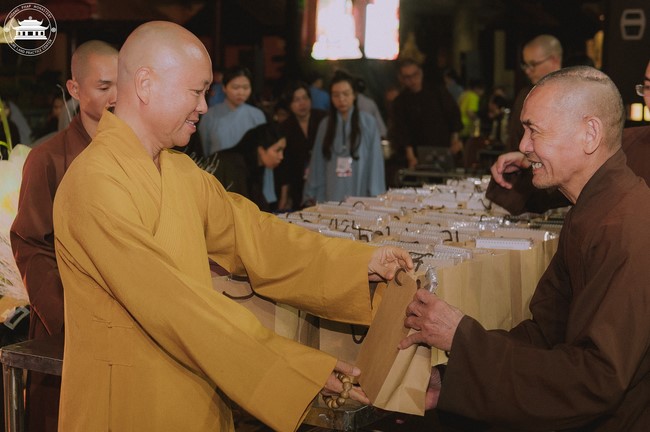 The 6th gratitude ceremony to disciples