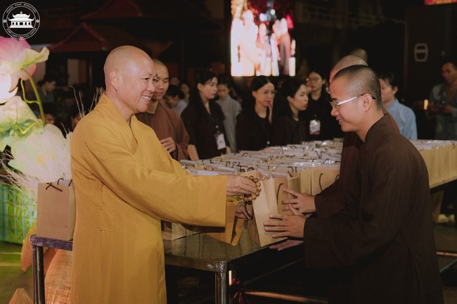 The 6th gratitude ceremony to disciples