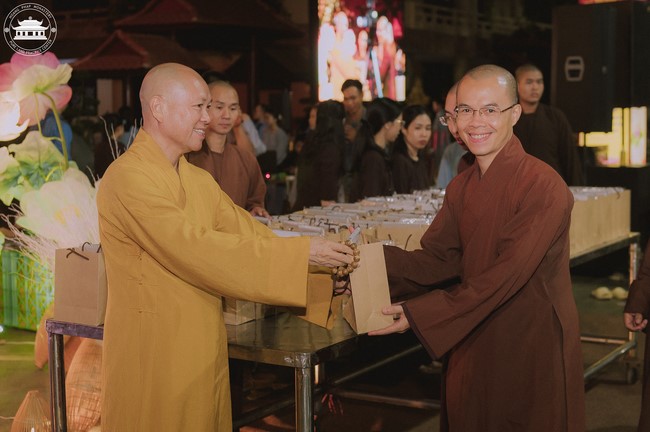 The 6th gratitude ceremony to disciples