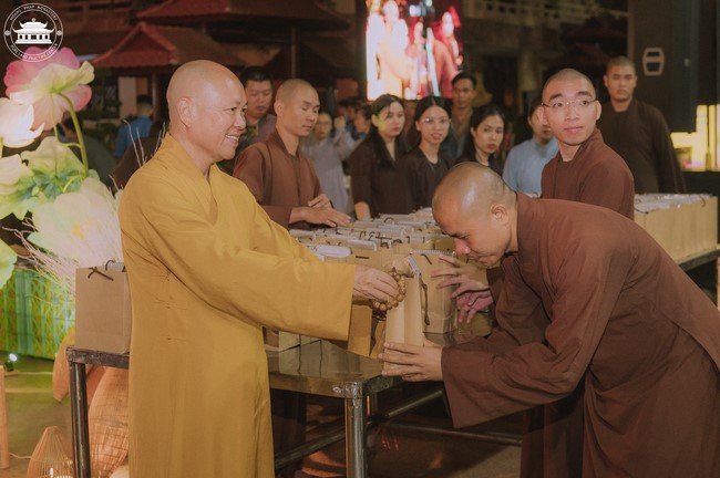 The 6th gratitude ceremony to disciples