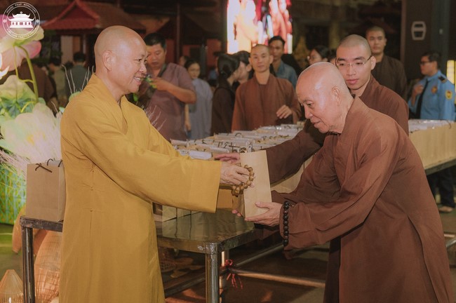 The 6th gratitude ceremony to disciples