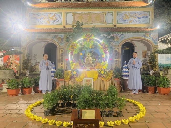 Commemorating enlightened achievement of Bodhisattva Siddhartha at Dong Cao pagoda