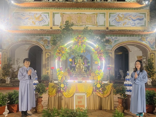 Commemorating enlightened achievement of Bodhisattva Siddhartha at Dong Cao pagoda