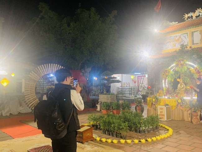 Commemorating enlightened achievement of Bodhisattva Siddhartha at Dong Cao pagoda