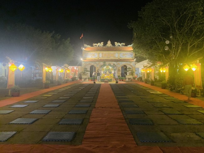 Commemorating enlightened achievement of Bodhisattva Siddhartha at Dong Cao pagoda