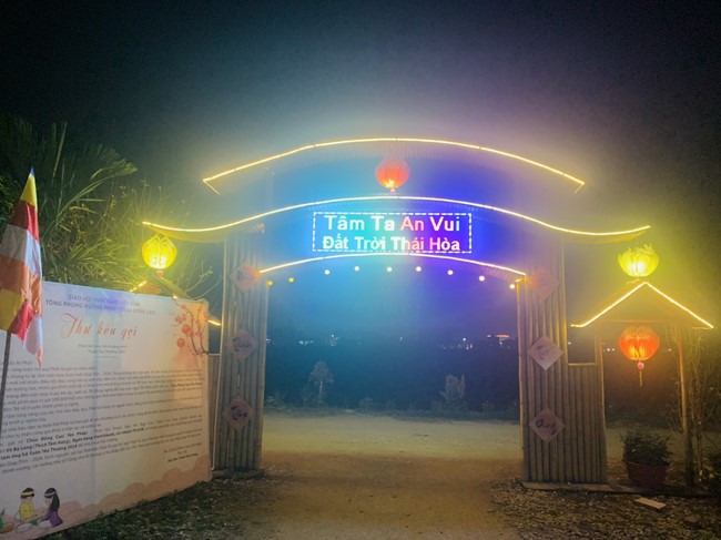Commemorating enlightened achievement of Bodhisattva Siddhartha at Dong Cao pagoda