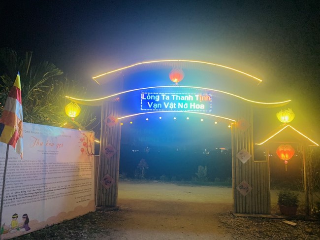 Commemorating enlightened achievement of Bodhisattva Siddhartha at Dong Cao pagoda