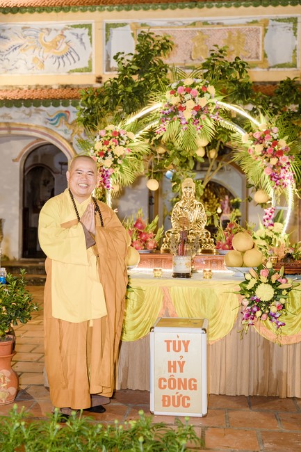Commemorating enlightened achievement of Bodhisattva Siddhartha at Dong Cao pagoda
