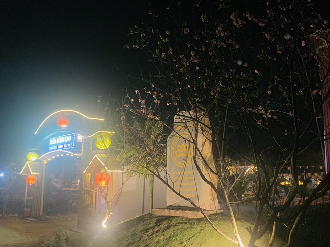 Commemorating enlightened achievement of Bodhisattva Siddhartha at Dong Cao pagoda