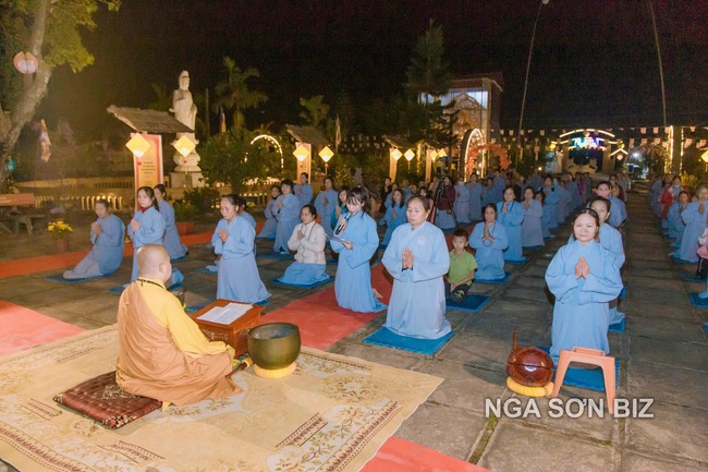 Commemorating enlightened achievement of Bodhisattva Siddhartha at Dong Cao pagoda