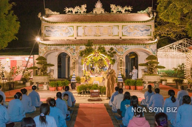 Commemorating enlightened achievement of Bodhisattva Siddhartha at Dong Cao pagoda