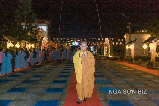 Commemorating enlightened achievement of Bodhisattva Siddhartha at Dong Cao pagoda