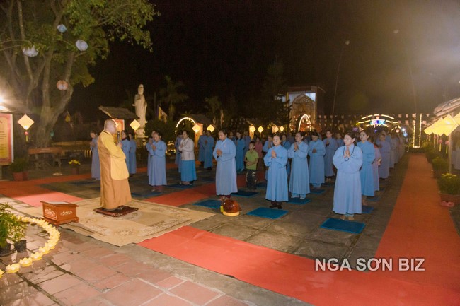 Commemorating enlightened achievement of Bodhisattva Siddhartha at Dong Cao pagoda