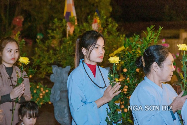 Commemorating enlightened achievement of Bodhisattva Siddhartha at Dong Cao pagoda