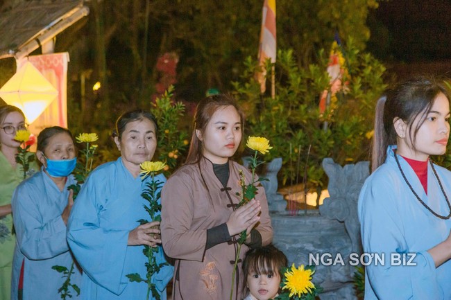 Commemorating enlightened achievement of Bodhisattva Siddhartha at Dong Cao pagoda