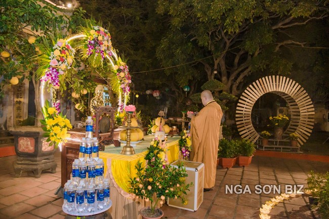 Commemorating enlightened achievement of Bodhisattva Siddhartha at Dong Cao pagoda