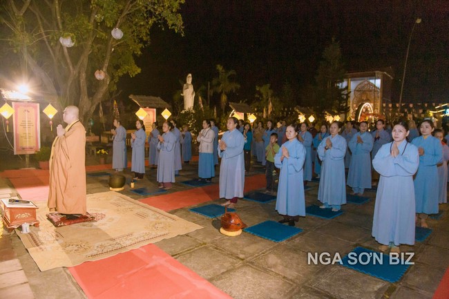 Commemorating enlightened achievement of Bodhisattva Siddhartha at Dong Cao pagoda