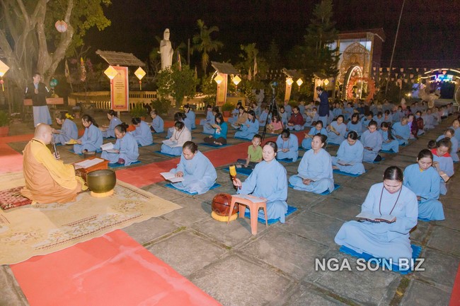 Commemorating enlightened achievement of Bodhisattva Siddhartha at Dong Cao pagoda