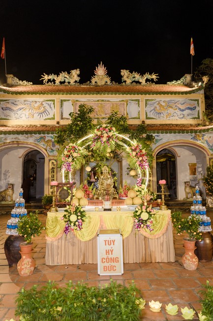 Commemorating enlightened achievement of Bodhisattva Siddhartha at Dong Cao pagoda