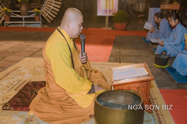 Commemorating enlightened achievement of Bodhisattva Siddhartha at Dong Cao pagoda