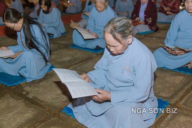 Commemorating enlightened achievement of Bodhisattva Siddhartha at Dong Cao pagoda