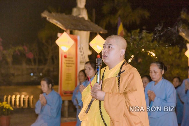 Commemorating enlightened achievement of Bodhisattva Siddhartha at Dong Cao pagoda