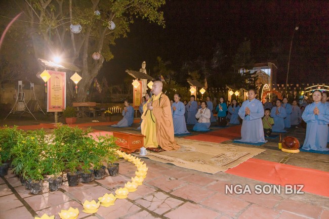 Commemorating enlightened achievement of Bodhisattva Siddhartha at Dong Cao pagoda