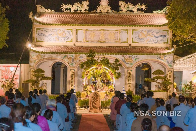 Commemorating enlightened achievement of Bodhisattva Siddhartha at Dong Cao pagoda