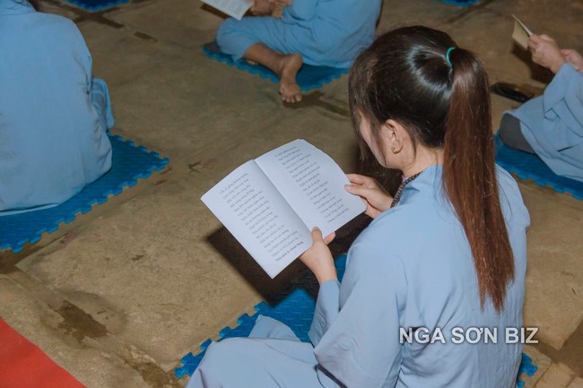 Commemorating enlightened achievement of Bodhisattva Siddhartha at Dong Cao pagoda