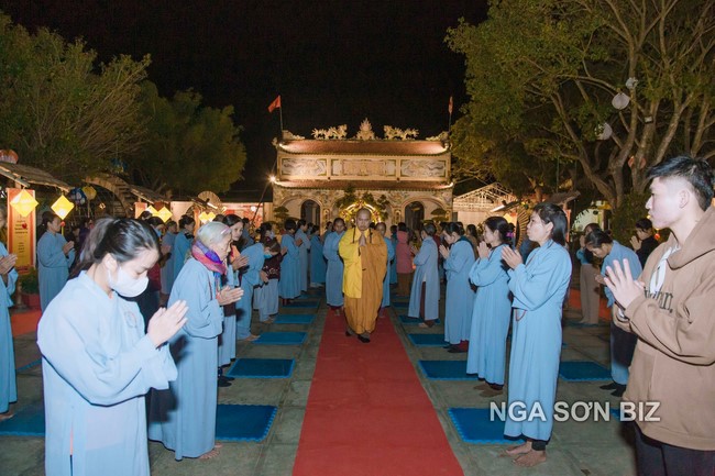 Commemorating enlightened achievement of Bodhisattva Siddhartha at Dong Cao pagoda
