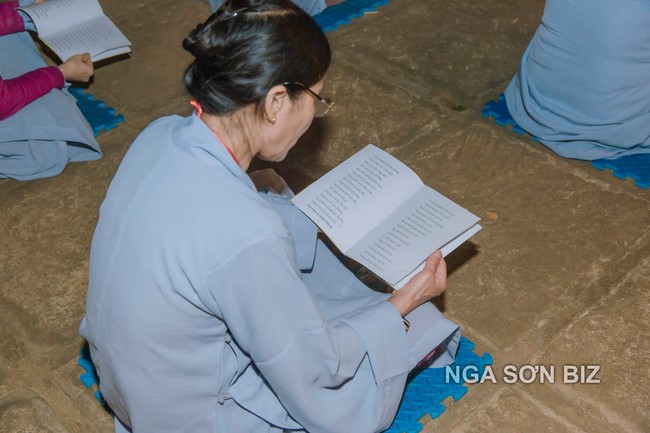 Commemorating enlightened achievement of Bodhisattva Siddhartha at Dong Cao pagoda