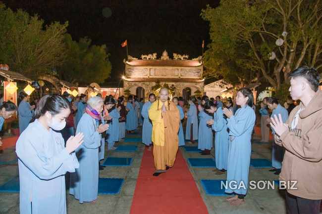Commemorating enlightened achievement of Bodhisattva Siddhartha at Dong Cao pagoda
