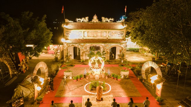 Commemorating enlightened achievement of Bodhisattva Siddhartha at Dong Cao pagoda