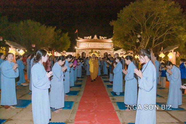 Commemorating enlightened achievement of Bodhisattva Siddhartha at Dong Cao pagoda