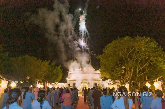 Commemorating enlightened achievement of Bodhisattva Siddhartha at Dong Cao pagoda