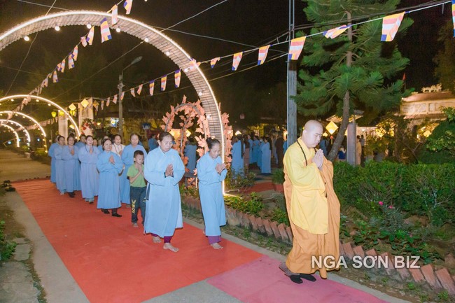 Commemorating enlightened achievement of Bodhisattva Siddhartha at Dong Cao pagoda
