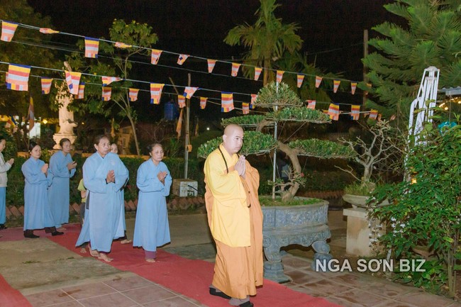 Commemorating enlightened achievement of Bodhisattva Siddhartha at Dong Cao pagoda