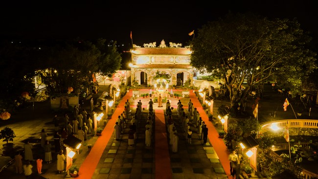 Commemorating enlightened achievement of Bodhisattva Siddhartha at Dong Cao pagoda