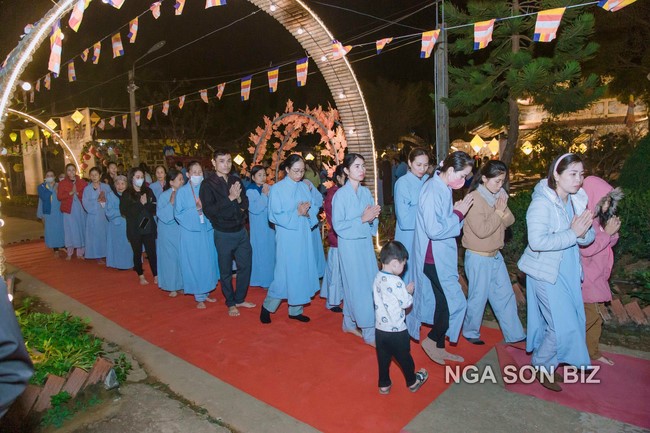 Commemorating enlightened achievement of Bodhisattva Siddhartha at Dong Cao pagoda